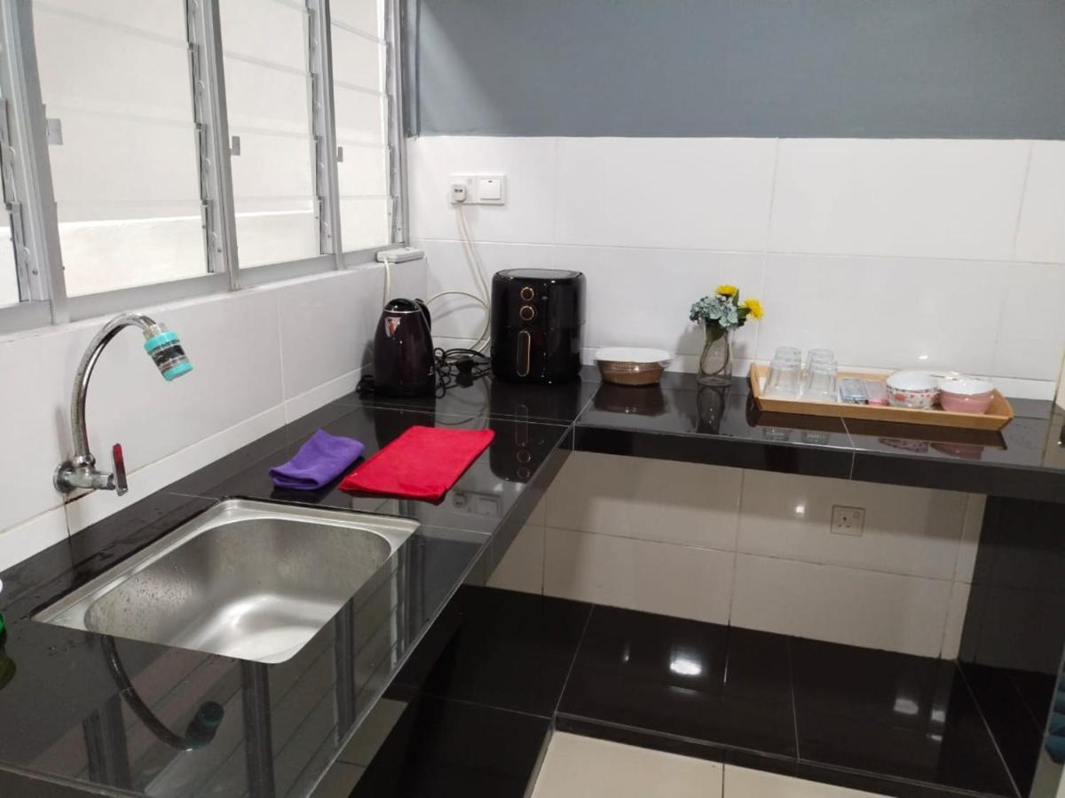 2 Bedrooms With Balcony@ Saville Apartment *